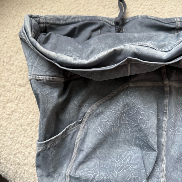 Lululemon biker shorts size 6 with pockets - Picture 4 of 4